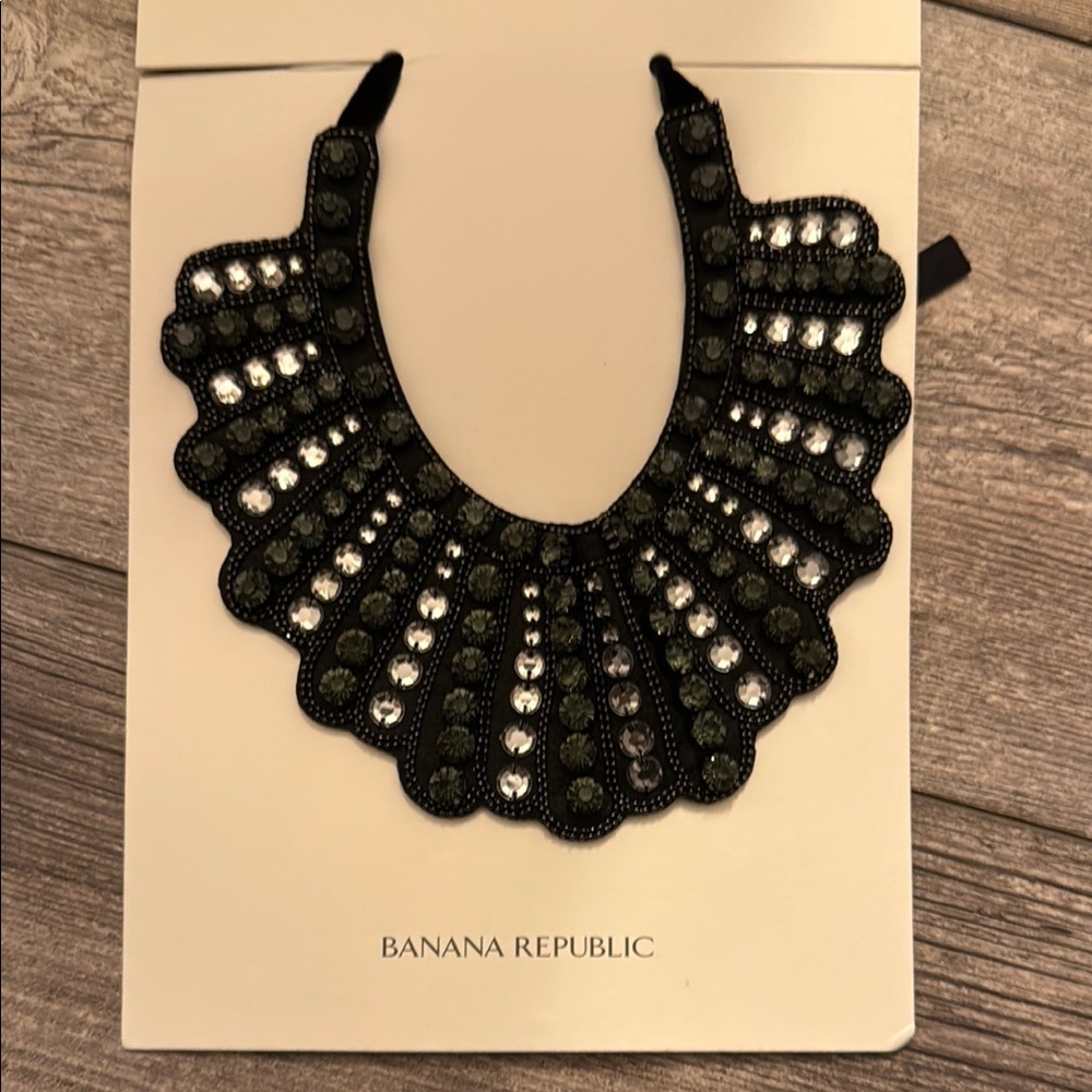 Banana Republic Black and Silver Fan Necklace